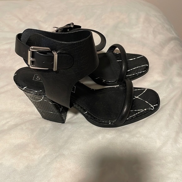Solsana size 7 4”heels - Picture 3 of 5